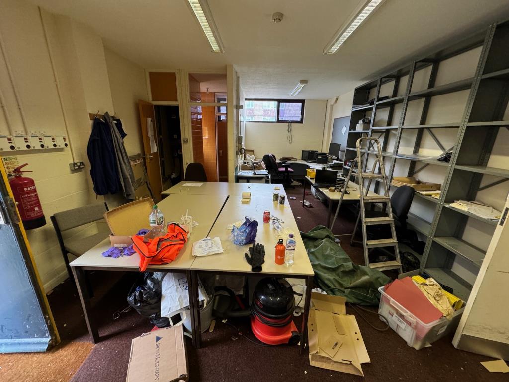 Lot: 89 - DETACHED BUILDING WITH POTENTIAL FOR ALTERNATIVE USES OR REDEVELOPMENT - Office
